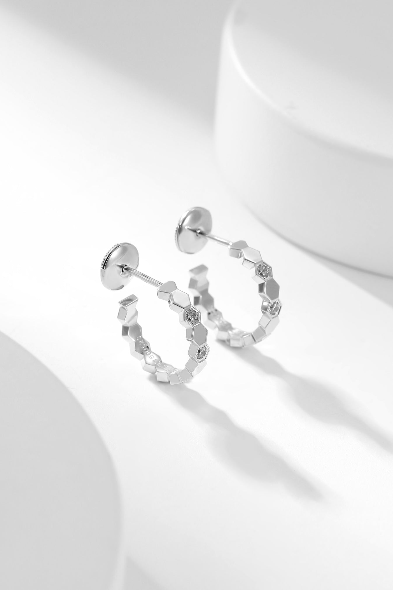 [Regal Gem]BEE LOVE DIAMOND HOOP EARRINGS