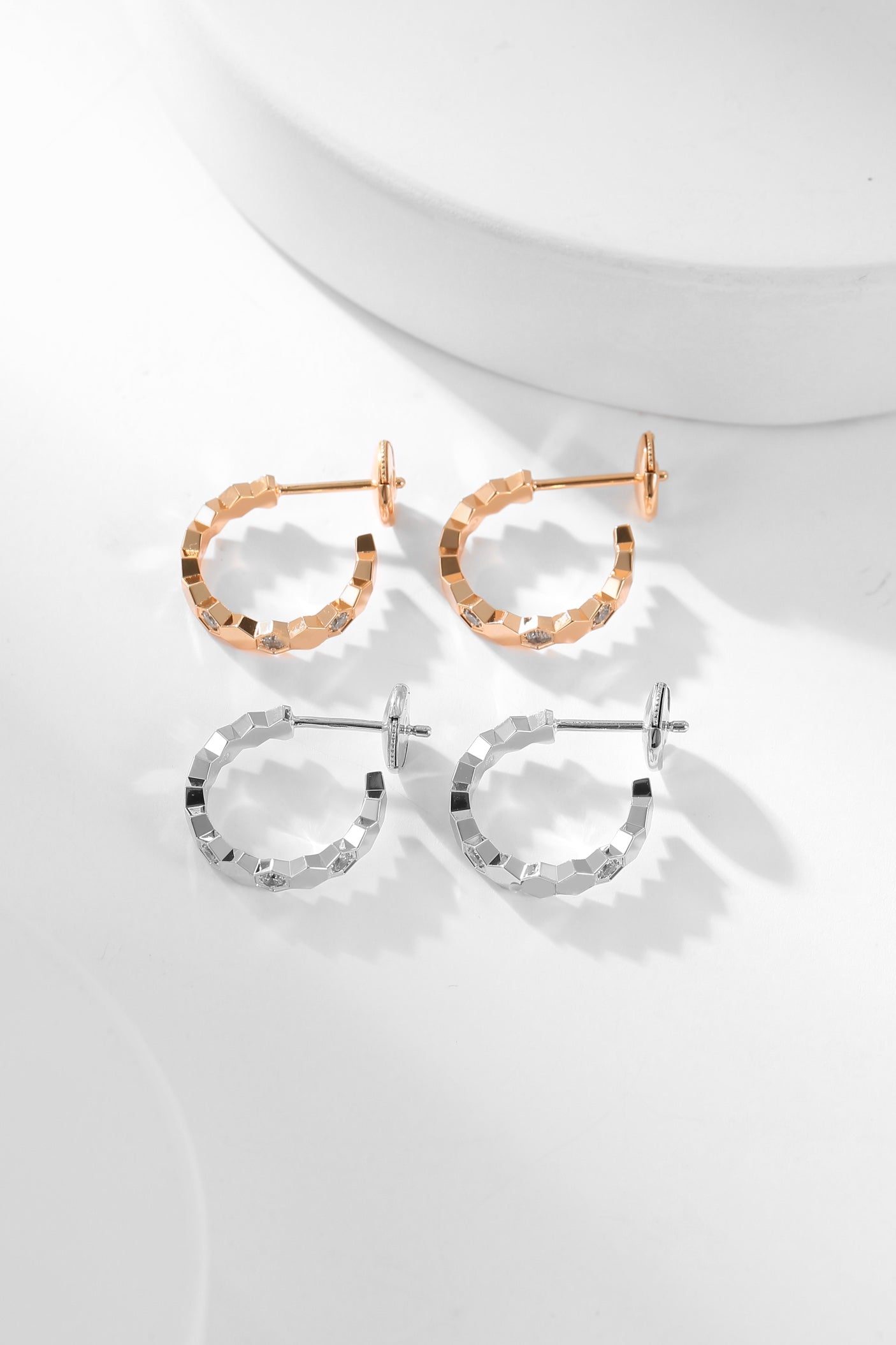 [Regal Gem]BEE LOVE DIAMOND HOOP EARRINGS