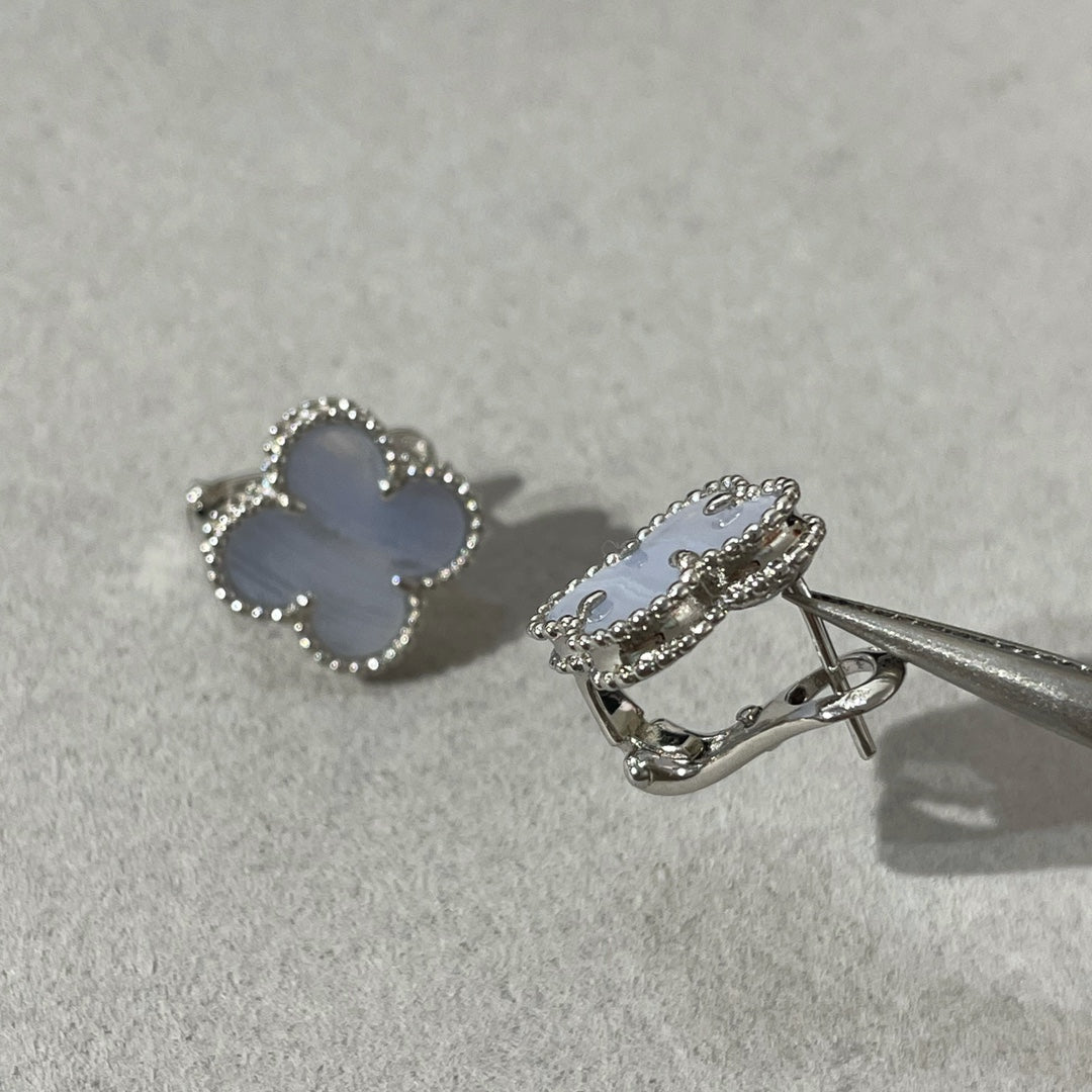 [Regal Gem]CLOVER CHALCEDONY SILVER STUD EARRINGS