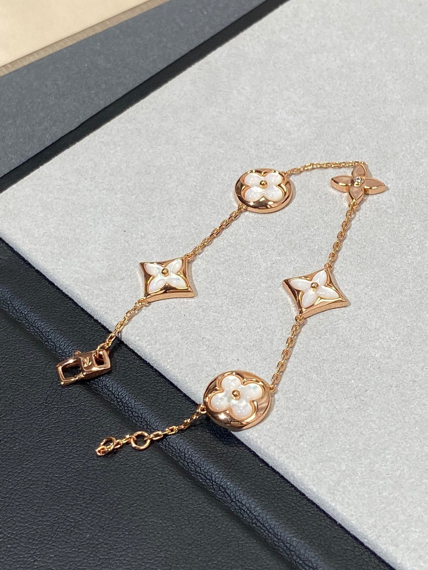 [Regal Gem]STAR AND SUN 5 MOTIF MOP PINK GOLD BRACELET