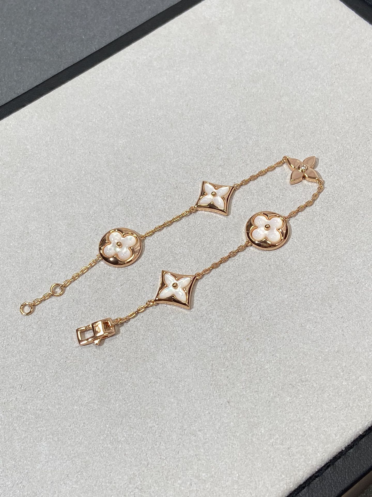 [Regal Gem]STAR AND SUN 5 MOTIF MOP PINK GOLD BRACELET