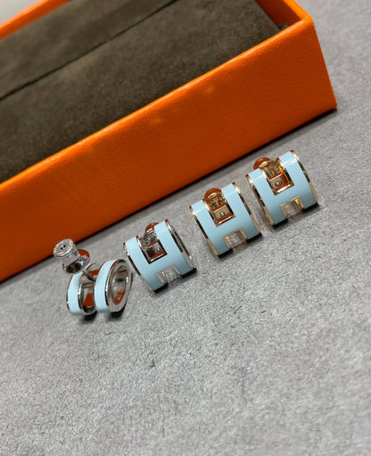 [Regal Gem]POP H SKY BLUE STUD EARRINGS