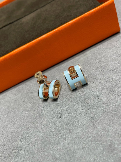 [Regal Gem]POP H SKY BLUE STUD EARRINGS