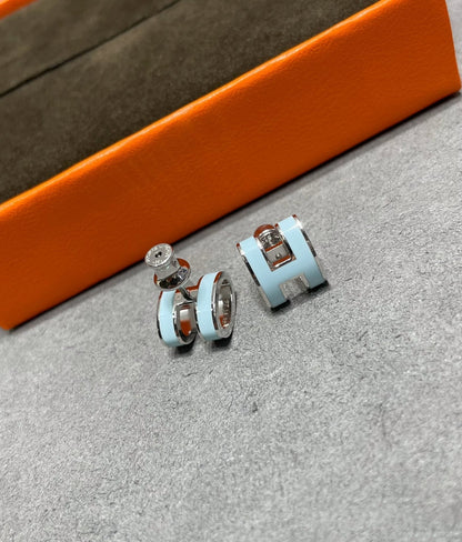 [Regal Gem]POP H SKY BLUE STUD EARRINGS