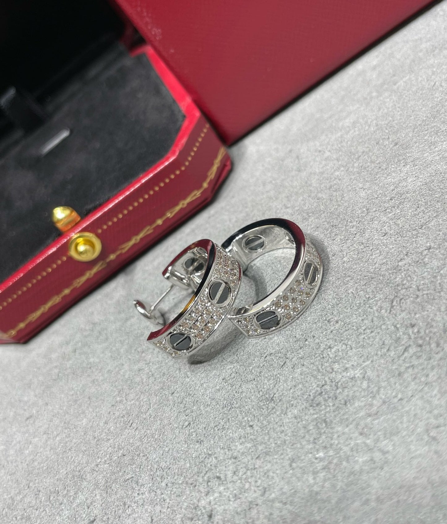 [Regal Gem]LOVE CERAMIC DIAMOND PAVED SILVER EARRINGS