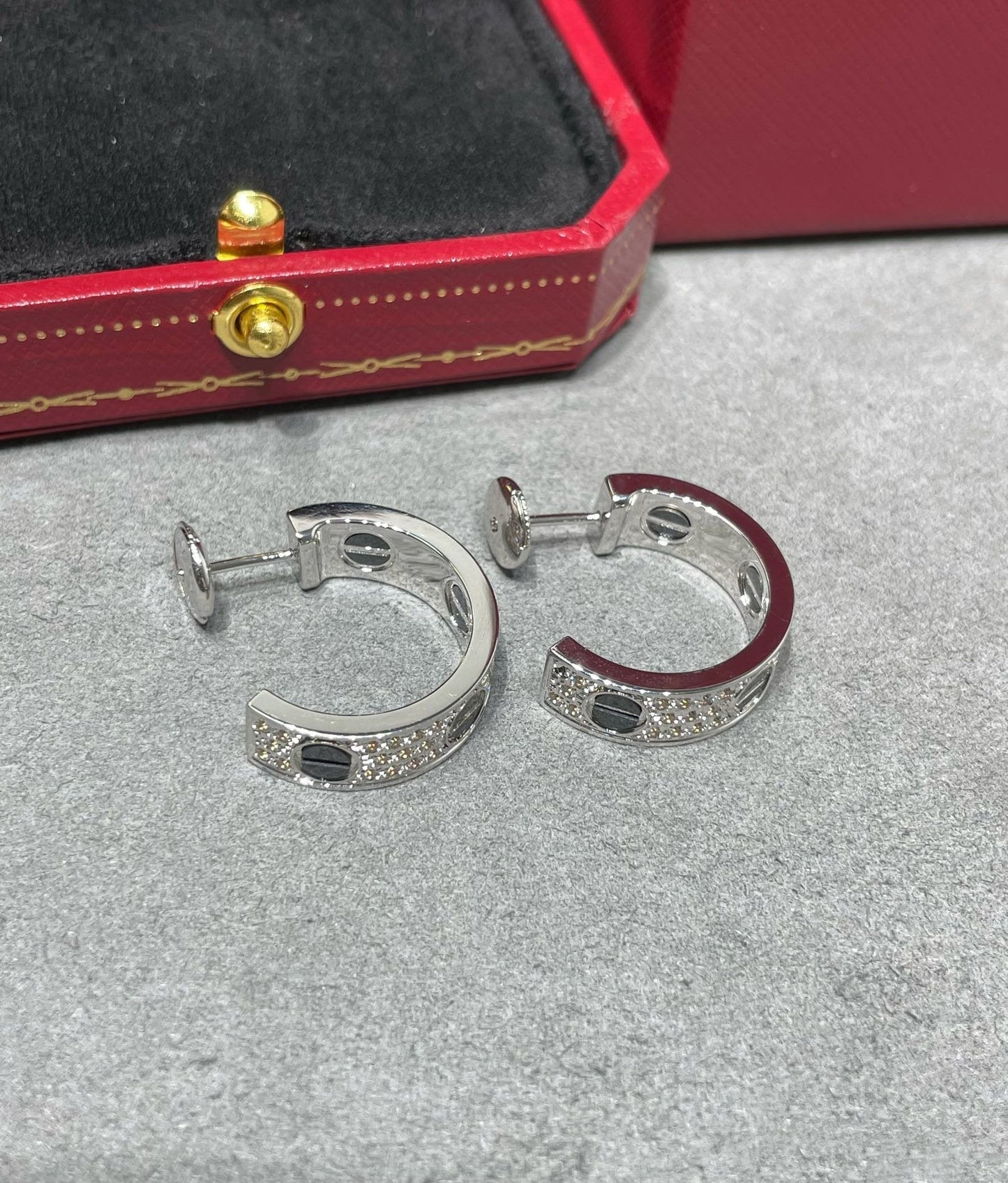 [Regal Gem]LOVE CERAMIC DIAMOND PAVED SILVER EARRINGS