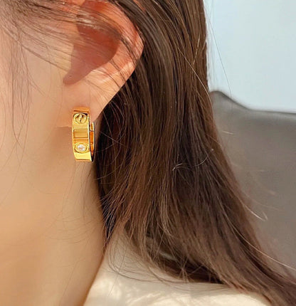 [Regal Gem]LOVE 5.5MM 1 DIAMOND EARRINGS