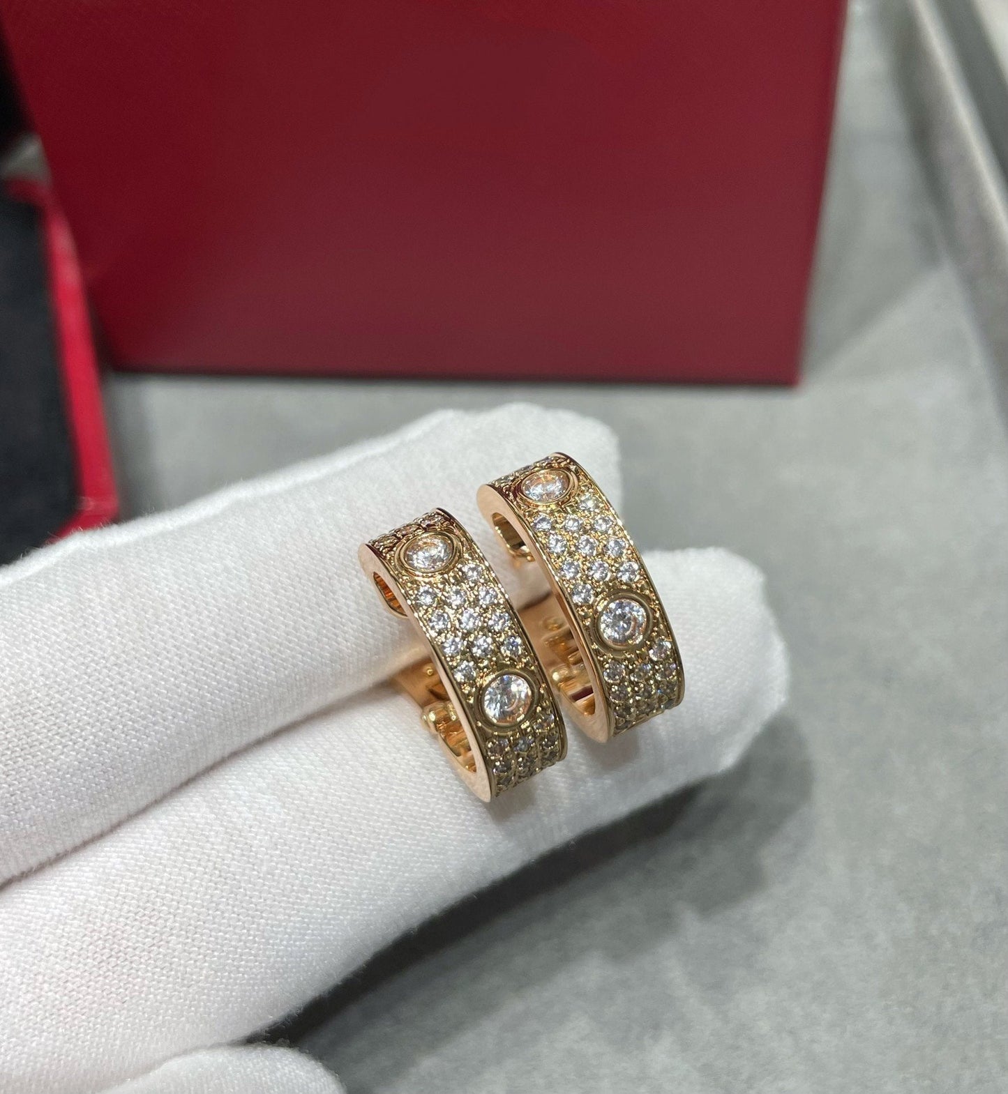 [Regal Gem]LOVE 5.5MM DIAMOND PAVED EARRINGS