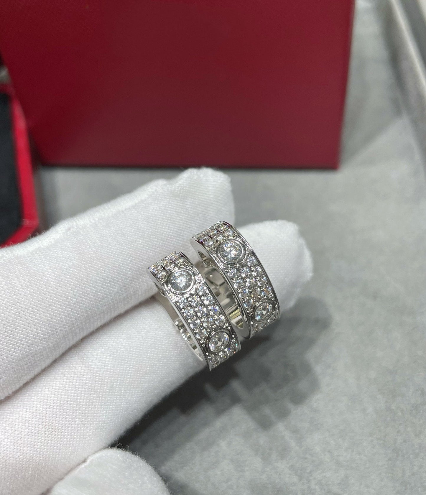 [Regal Gem]LOVE 5.5MM DIAMOND PAVED EARRINGS