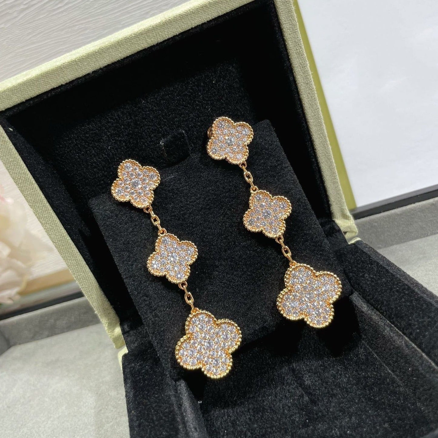 [Regal Gem]CLOVER 3 MOTIFS DIAMOND PAVED Regal Gem GOLD EARRINGS