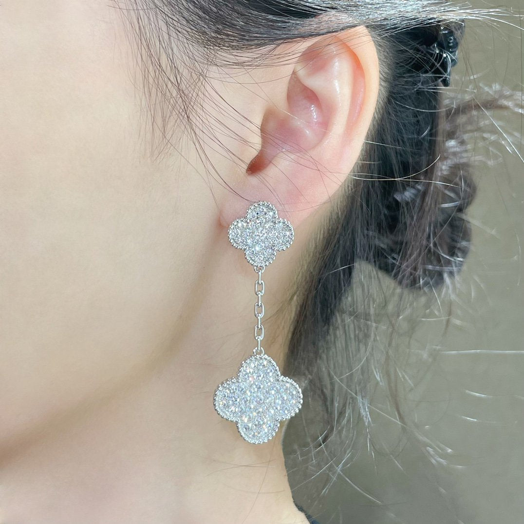[Regal Gem]CLOVER 2 MOTIFS DIAMOND PAVED SILVER EARRINGS