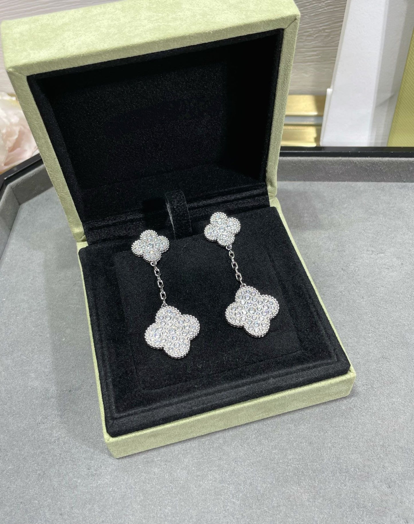 [Regal Gem]CLOVER 2 MOTIFS DIAMOND PAVED SILVER EARRINGS