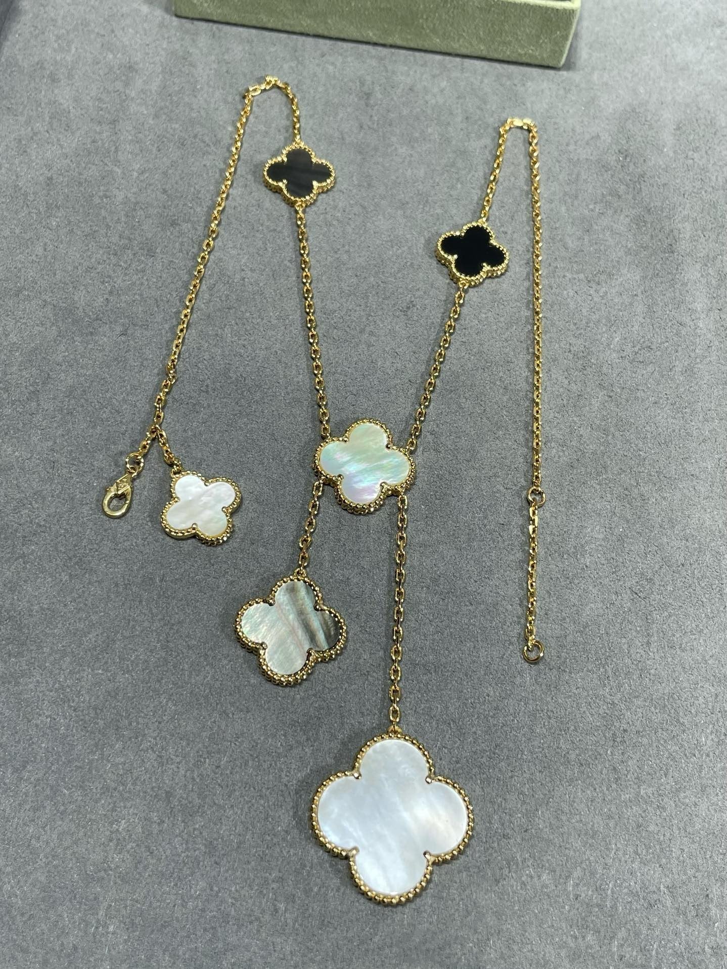 [Regal Gem]CLOVER 6 MOTIF MOP ONYX GOLD NECKLACE