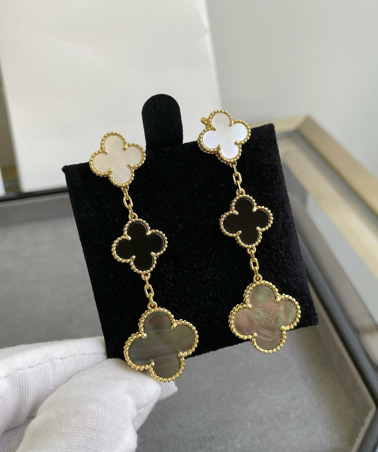 [Regal Gem]CLOVER 3 MOTIF MOP ONYX DARK MOP PINK GOLD EARRINGS