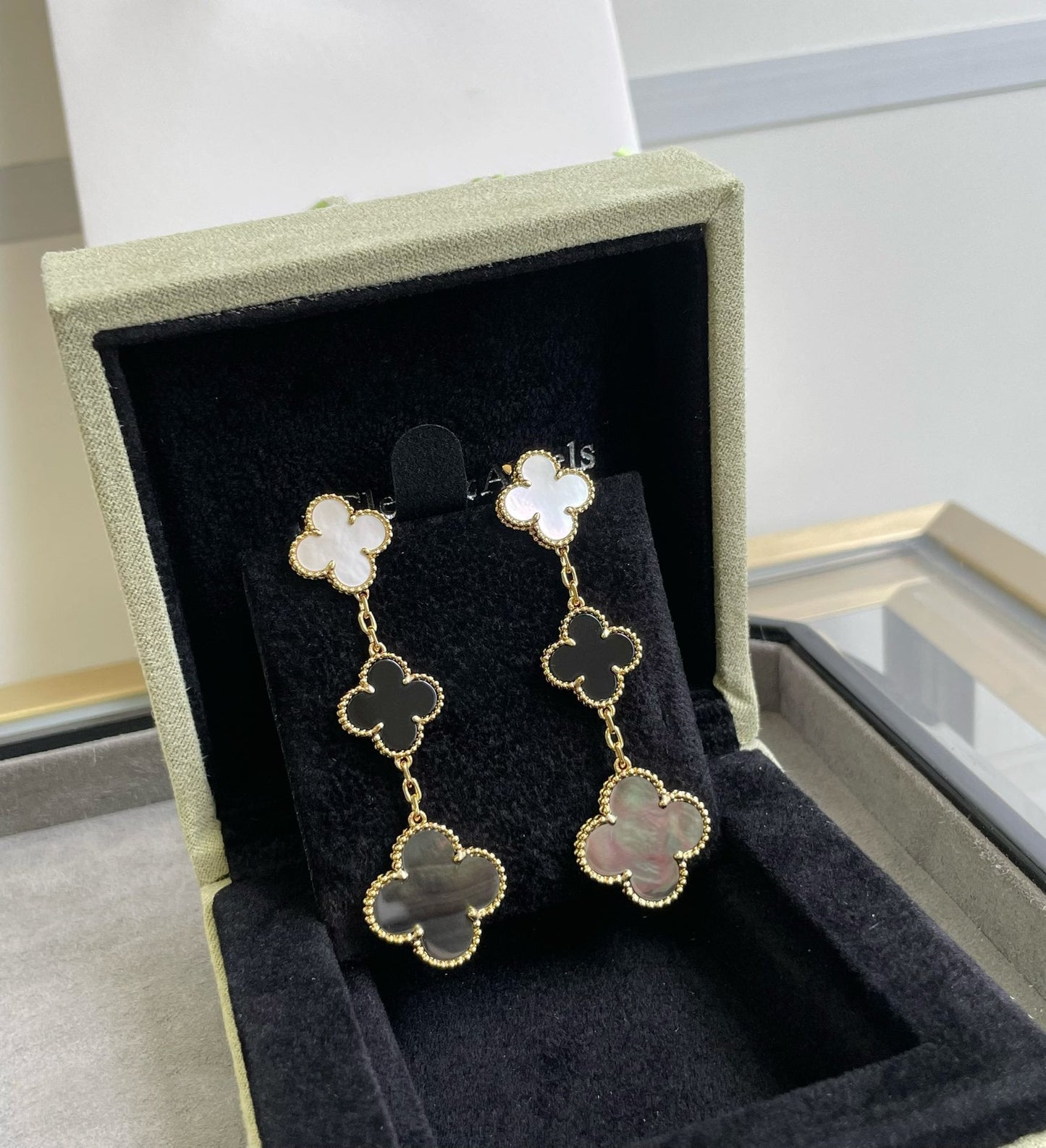 [Regal Gem]CLOVER 3 MOTIF MOP ONYX DARK MOP PINK GOLD EARRINGS