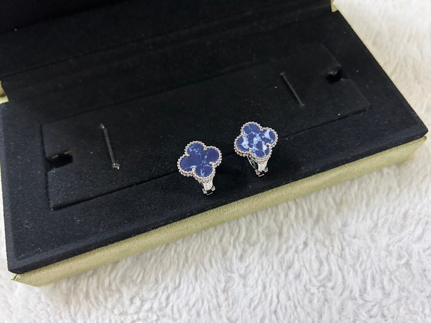 [Regal Gem]CLOVER PIETERSITE MEDIUM STUD EARRINGS