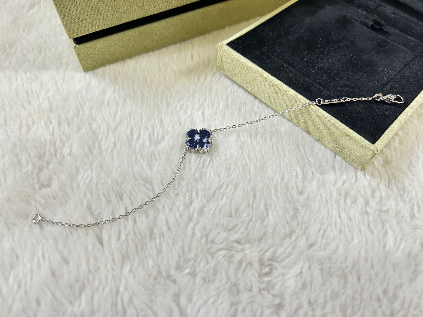 [Regal Gem]CLOVER 1 MOTIF PIETERSITE BRACELET