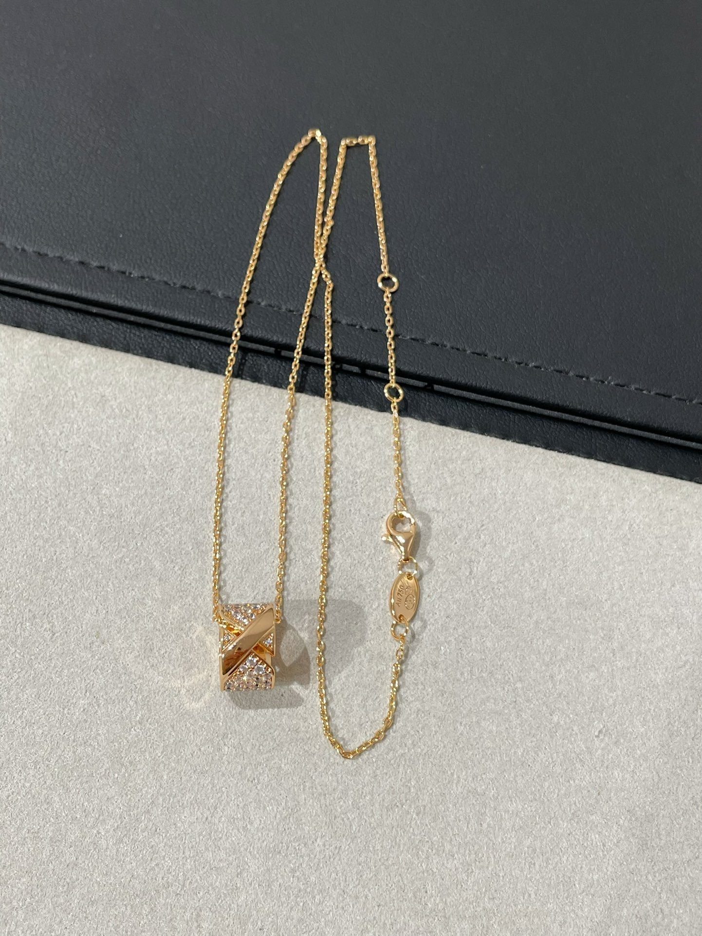 [Regal Gem]LIENS EVIDENCE DIAMOND PAVED NECKLACE