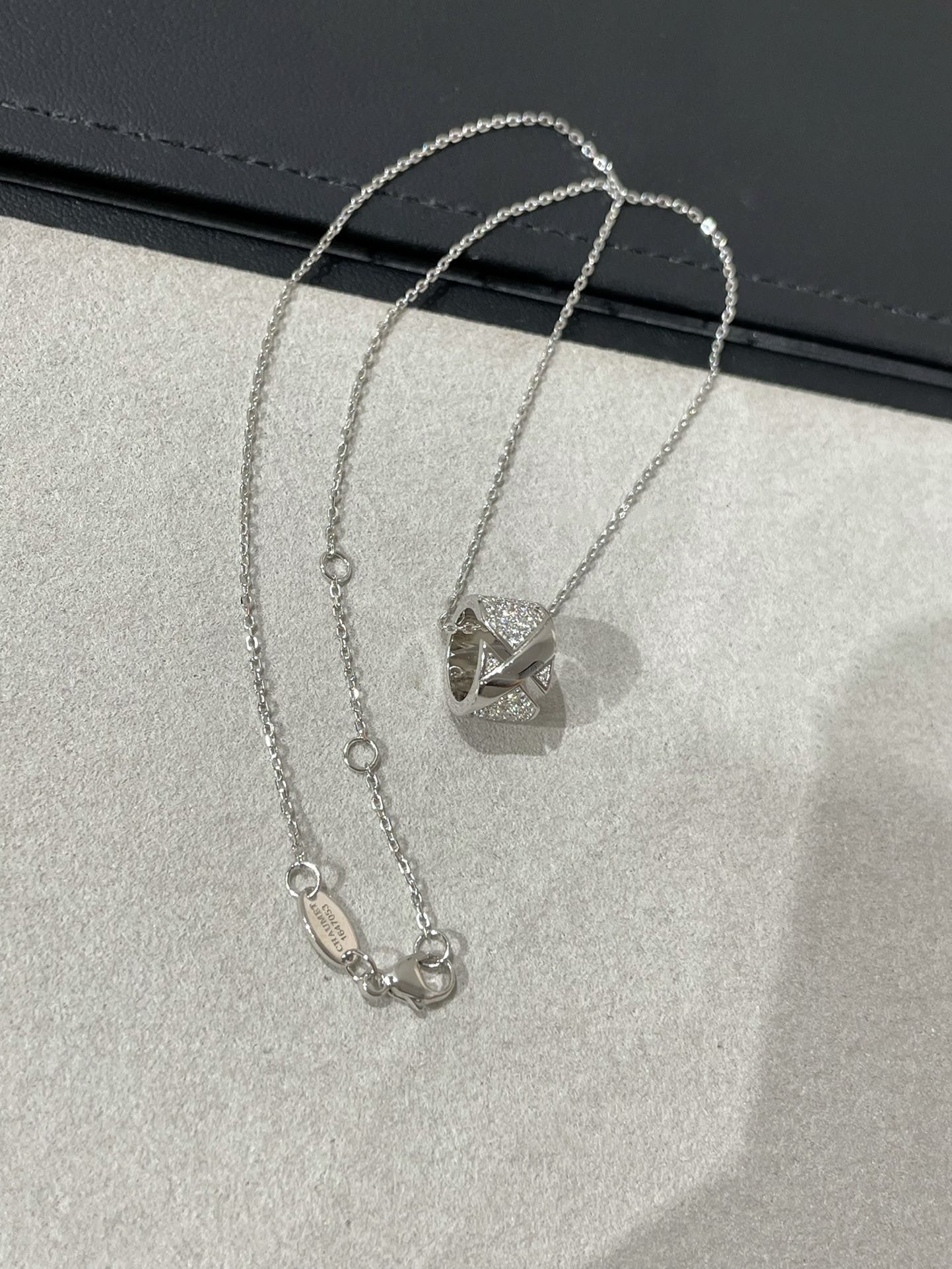 [Regal Gem]LIENS EVIDENCE DIAMOND PAVED NECKLACE