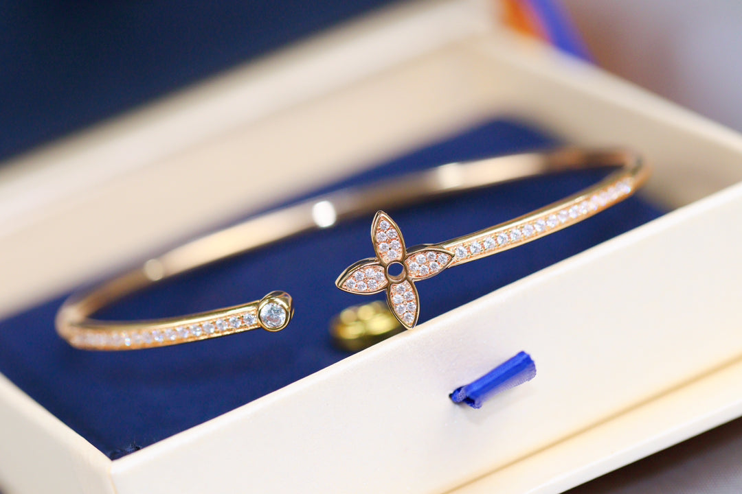[Regal Gem]IDYLLE PINK GOLD OPEN BRACELET DIAMOND PAVED