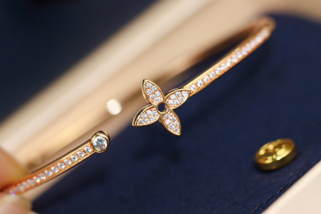 [Regal Gem]IDYLLE PINK GOLD OPEN BRACELET DIAMOND PAVED