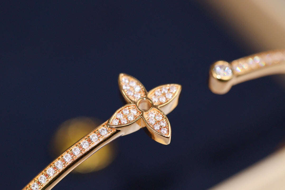 [Regal Gem]IDYLLE PINK GOLD OPEN BRACELET DIAMOND PAVED