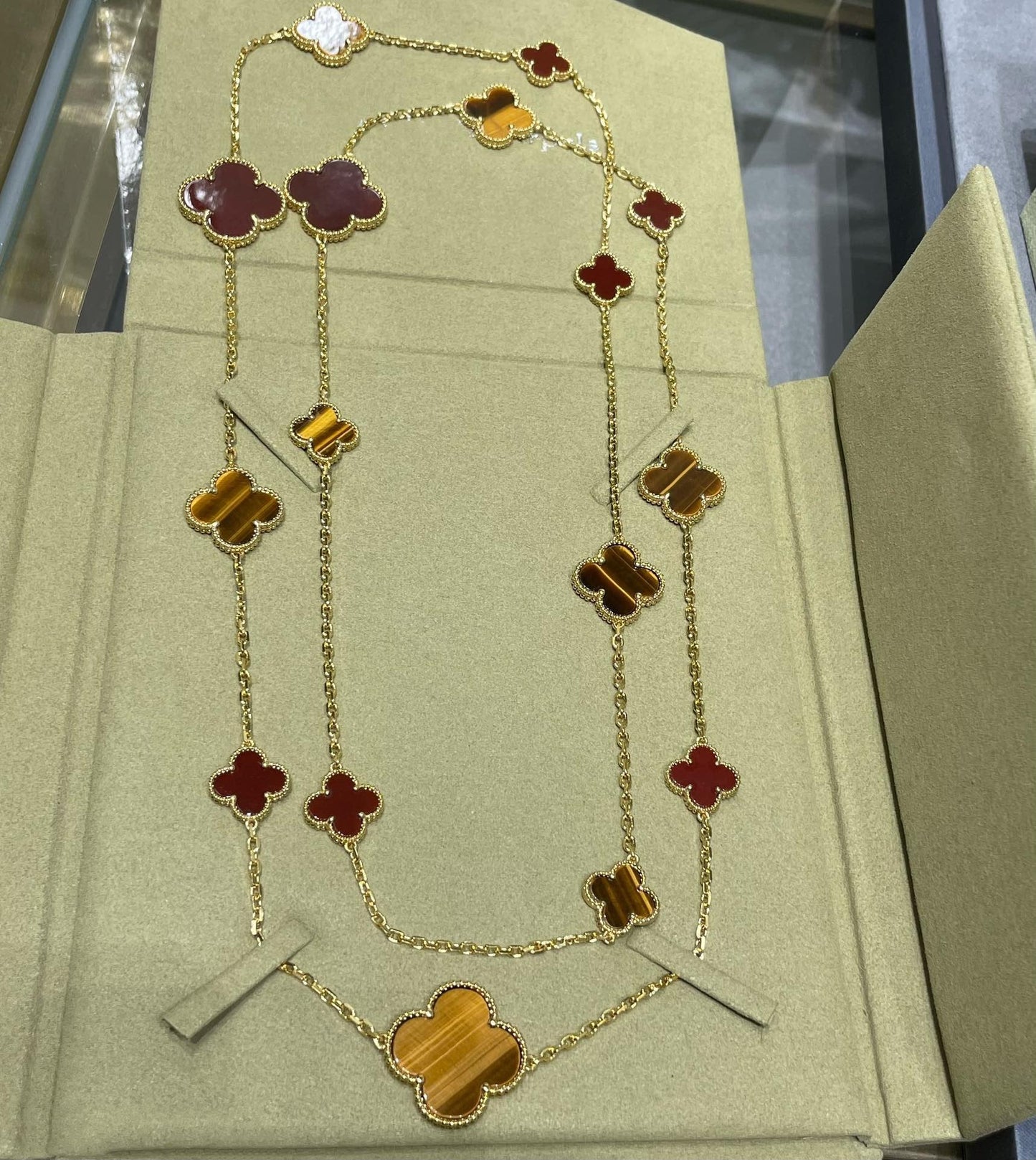 [Regal Gem]CLOVER 16 MOTIF CARNELIAN TIGER EYE Regal Gem GOLD NECKLACE