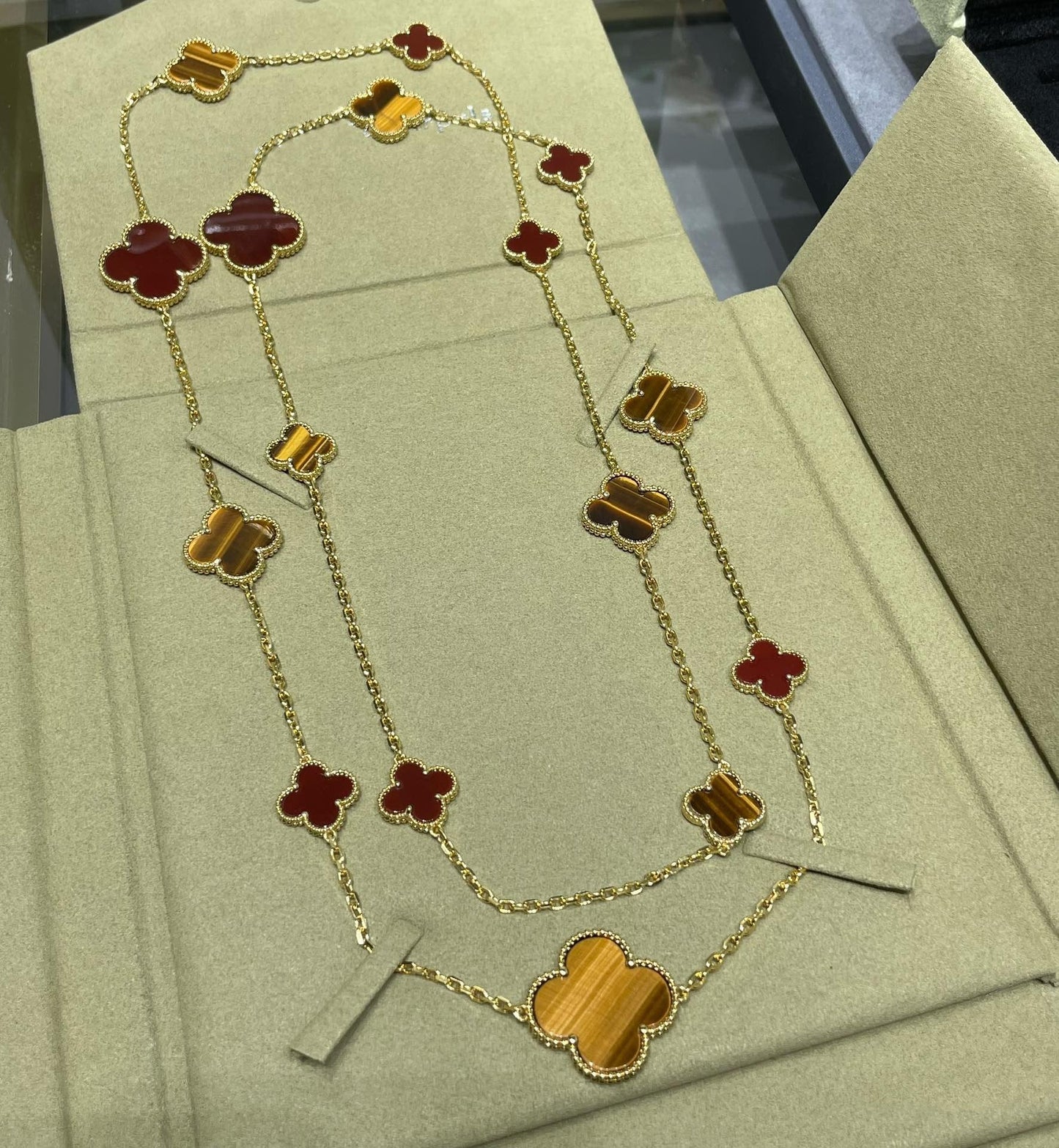 [Regal Gem]CLOVER 16 MOTIF CARNELIAN TIGER EYE Regal Gem GOLD NECKLACE