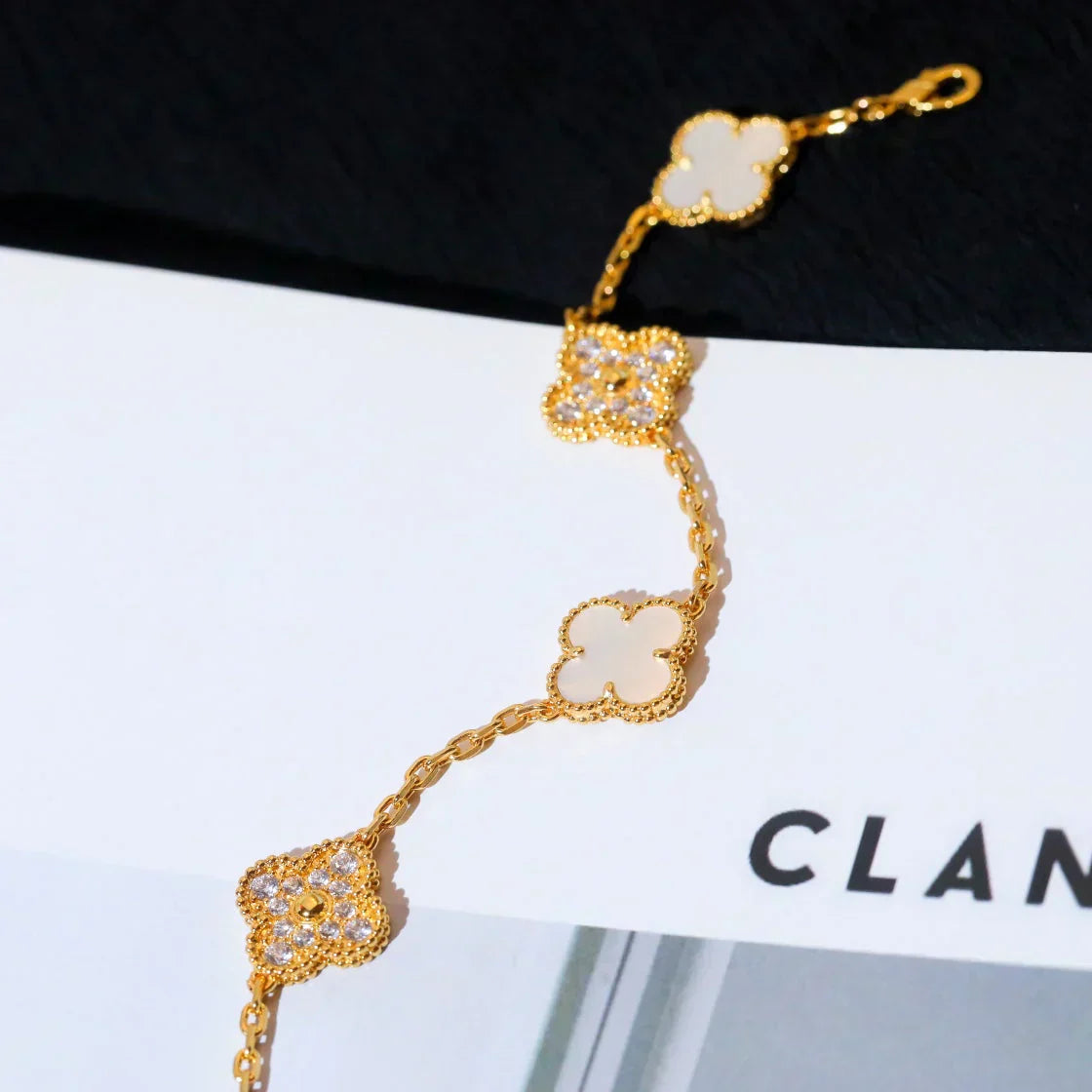 [Regal Gem]CLOVER WHITE PEARL MOP 5 MOTIF BRACELET COLLECTION
