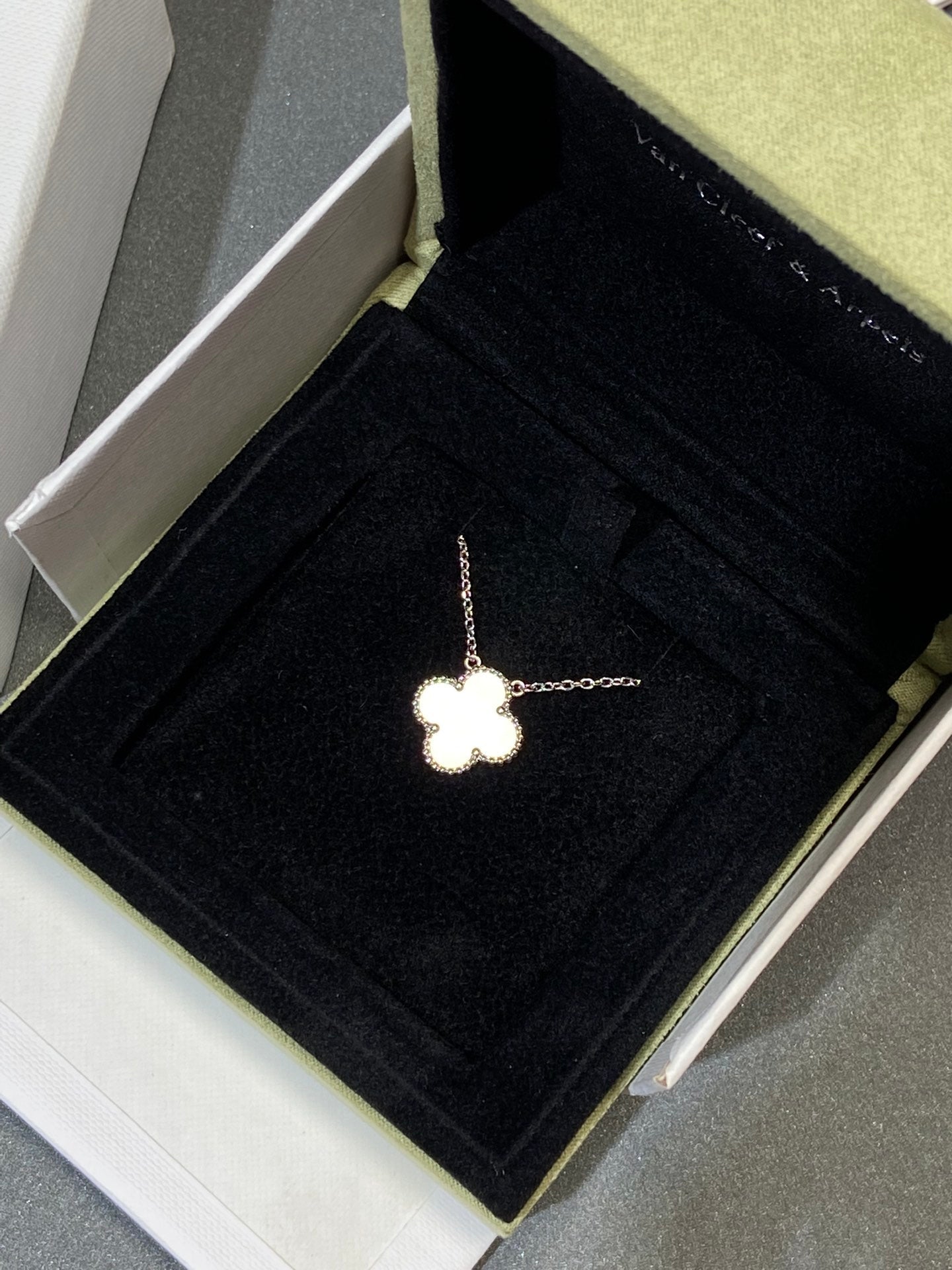 [Regal Gem]CLOVER MEDIUM SILVER WHITE MOP NECKLACE