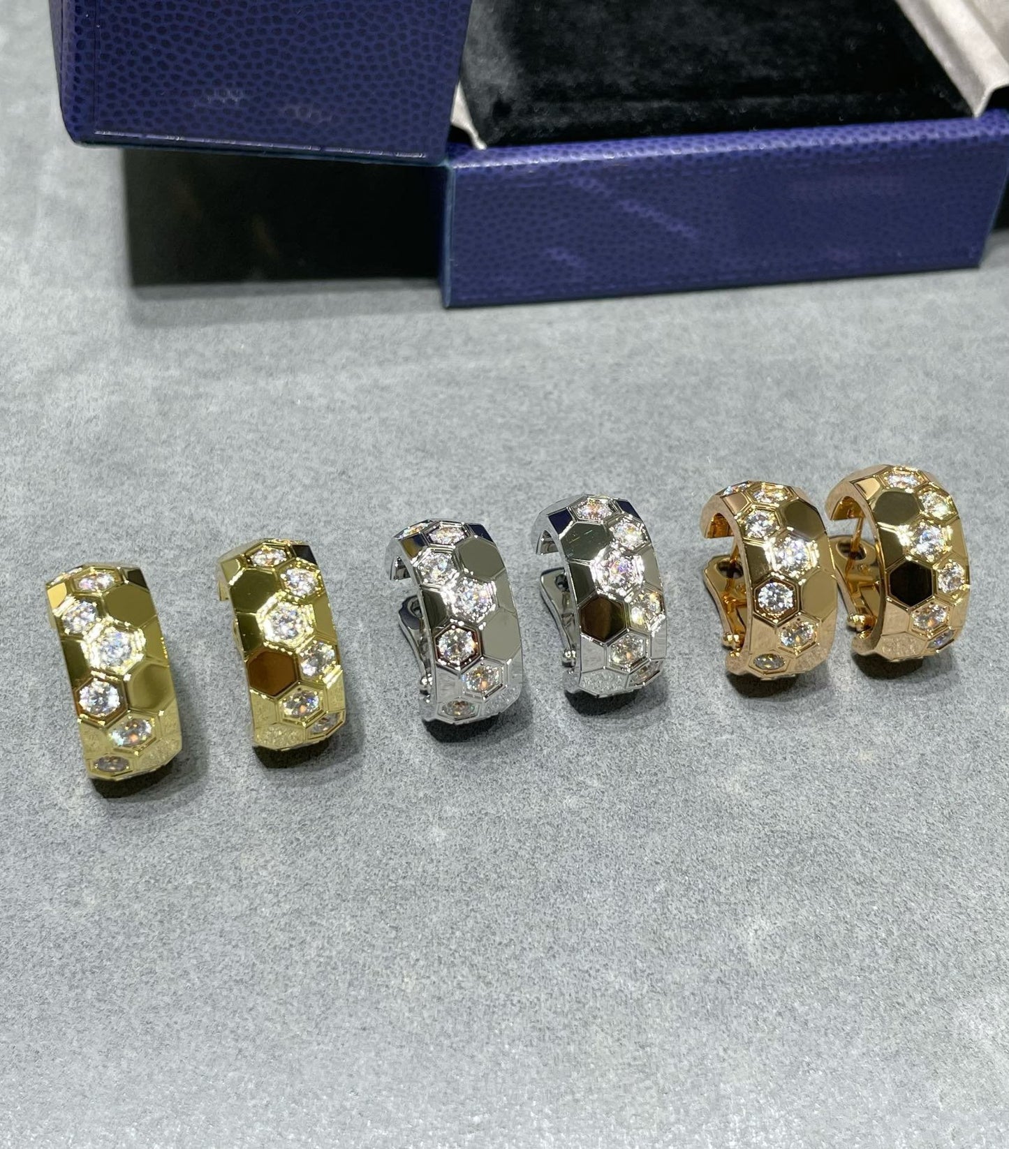 [Regal Gem]BEE LOVE DIAMOND HOOP EARRINGS
