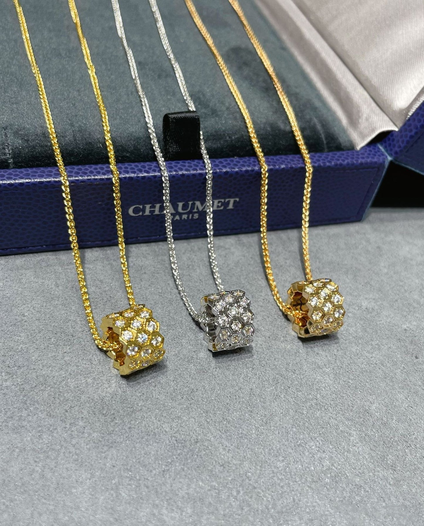 [Regal Gem]BEE LOVE DIAMOND PAVED 3 ROW NECKLACE