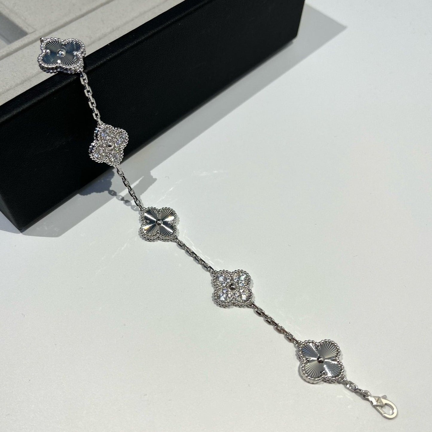 [Regal Gem] CLOVER 5 MOTIF LASER BRACELET COLLECTION