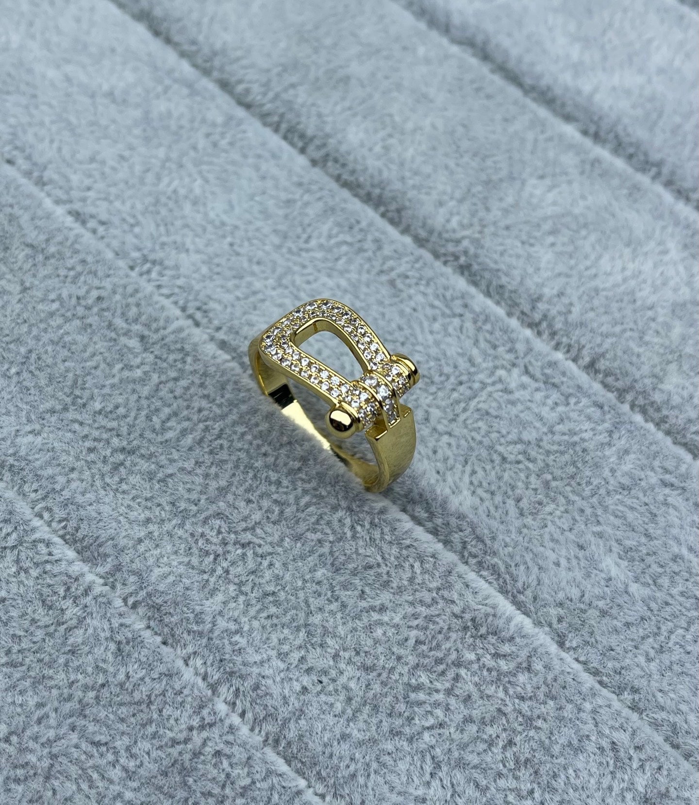 [Regal Gem]Wide Hoof-Shaped Diamond-Studded Ring