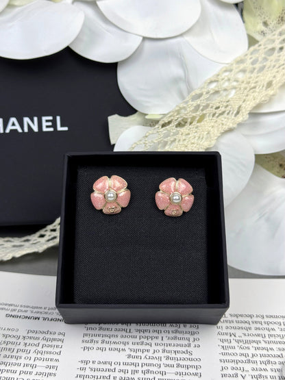 [Regal Gem]26C Pink Camellia Pearl Enamel Stud Earrings