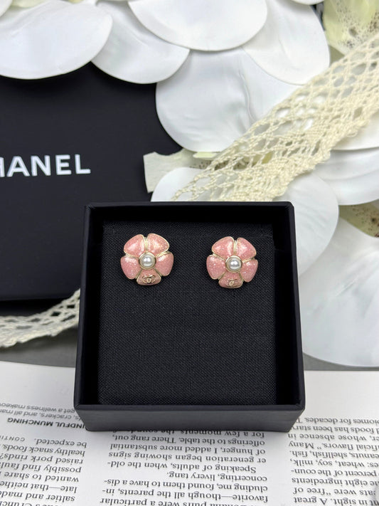 [Regal Gem]26C Pink Camellia Pearl Enamel Stud Earrings