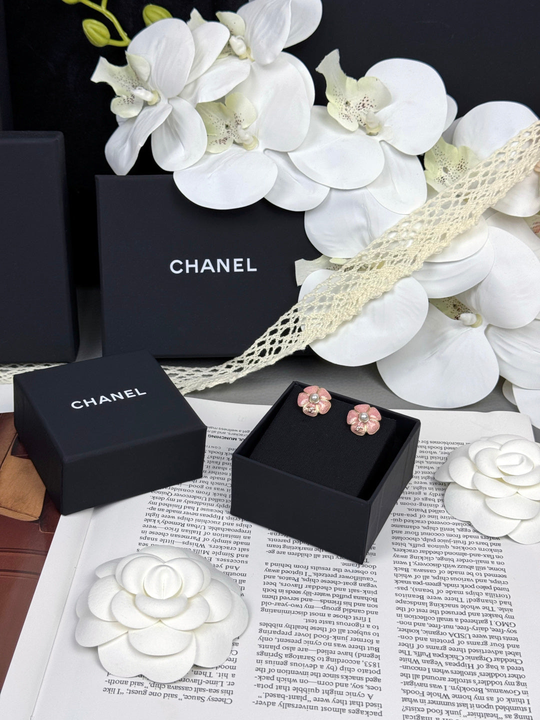 [Regal Gem]26C Pink Camellia Pearl Enamel Stud Earrings