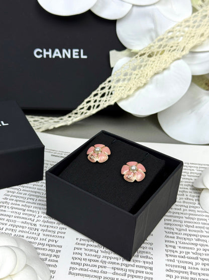 [Regal Gem]26C Pink Camellia Pearl Enamel Stud Earrings