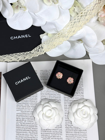 [Regal Gem]26C Pink Camellia Pearl Enamel Stud Earrings