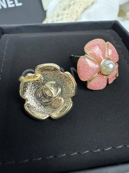 [Regal Gem]26C Pink Camellia Pearl Enamel Stud Earrings