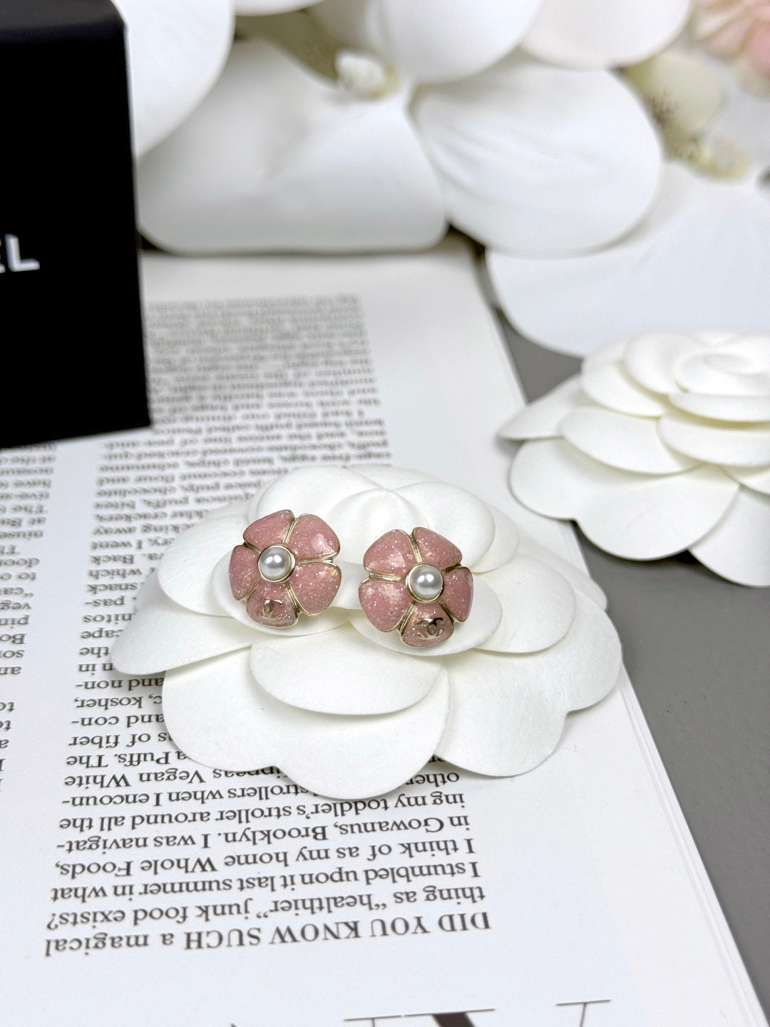 [Regal Gem]26C Pink Camellia Pearl Enamel Stud Earrings