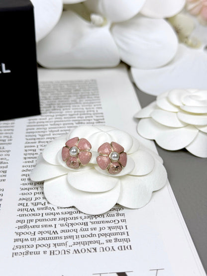 [Regal Gem]26C Pink Camellia Pearl Enamel Stud Earrings