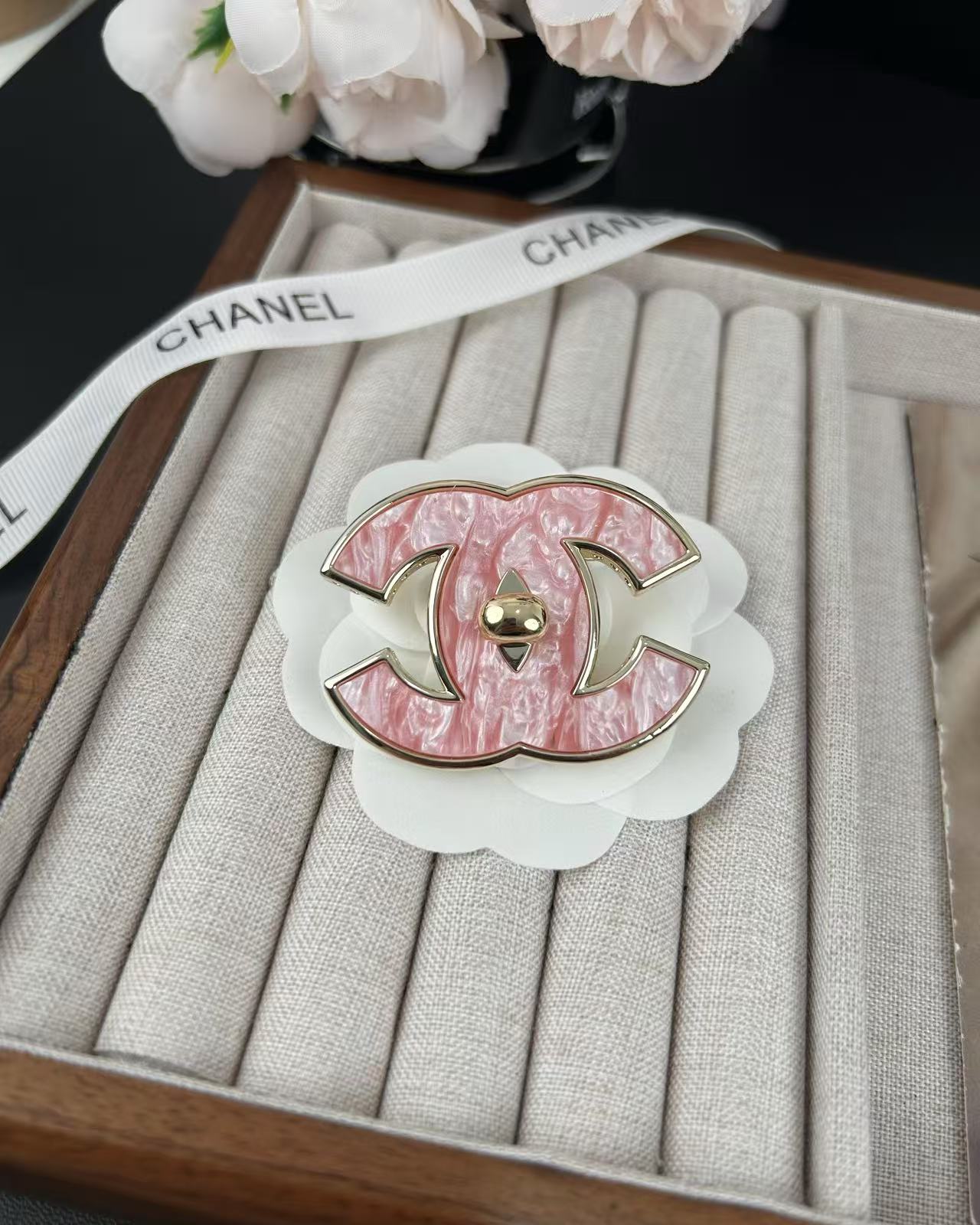 [Regal Gem]Pink Resin Classic Brooch 5cm