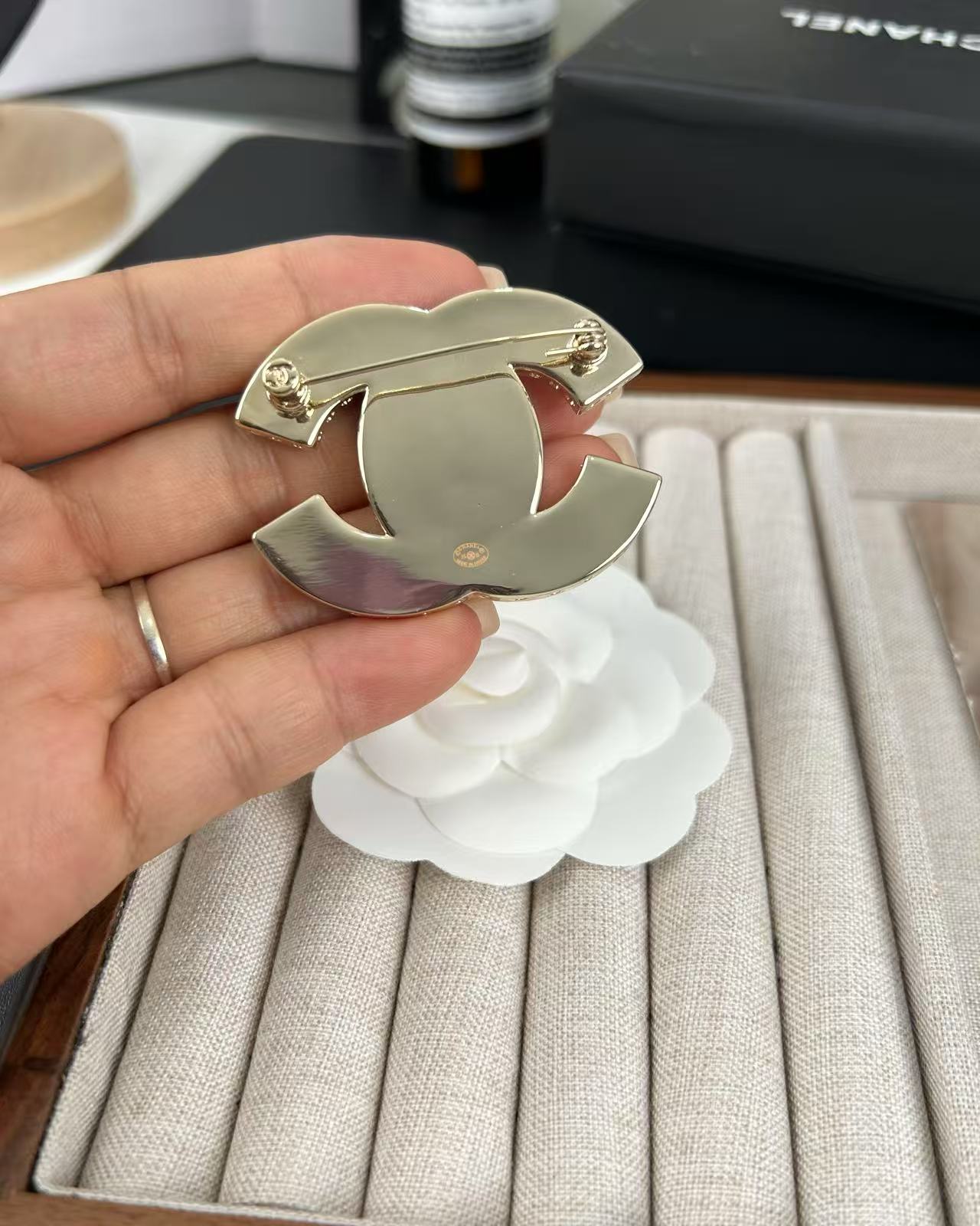 [Regal Gem]Pink Resin Classic Brooch 5cm