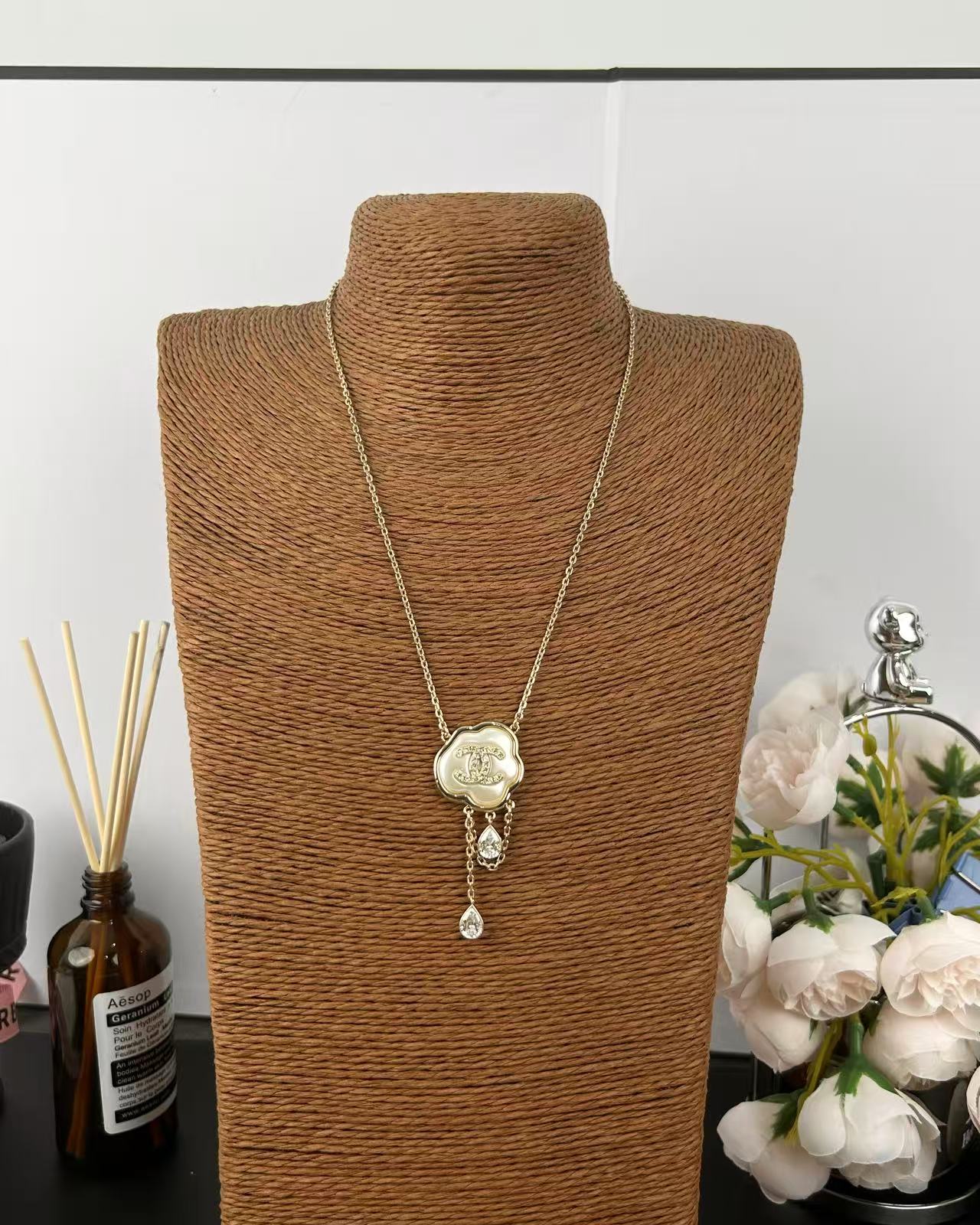 [Regal Gem]Cloud Pearl Mother-of-Pearl Diamond Chain Pendant Necklace