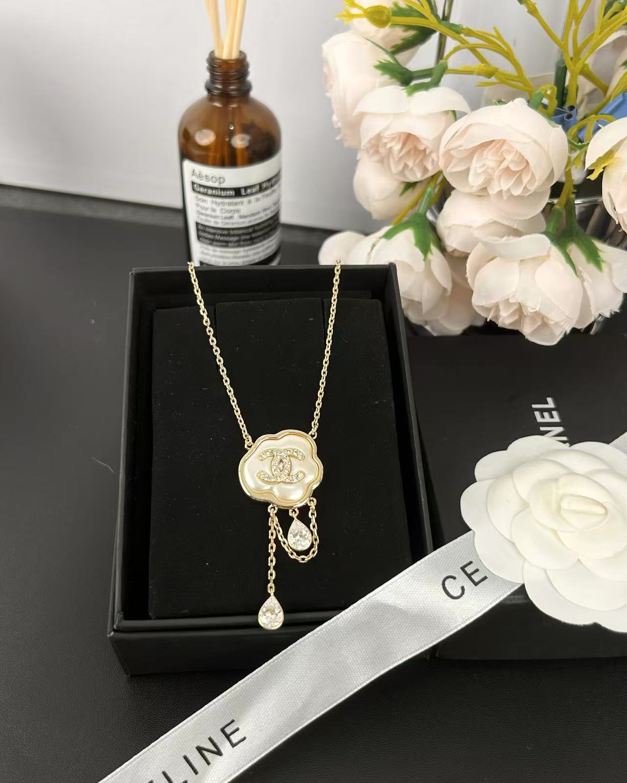 [Regal Gem]Cloud Pearl Mother-of-Pearl Diamond Chain Pendant Necklace