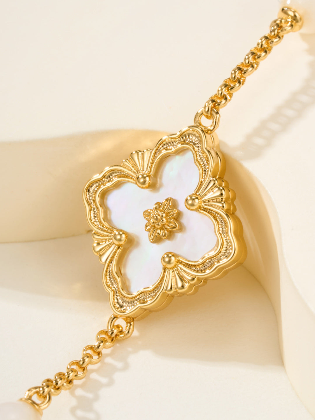 [Regal Gem]B.C.L ENAMELED Three-Flower Bracelet£¨Trumpet)