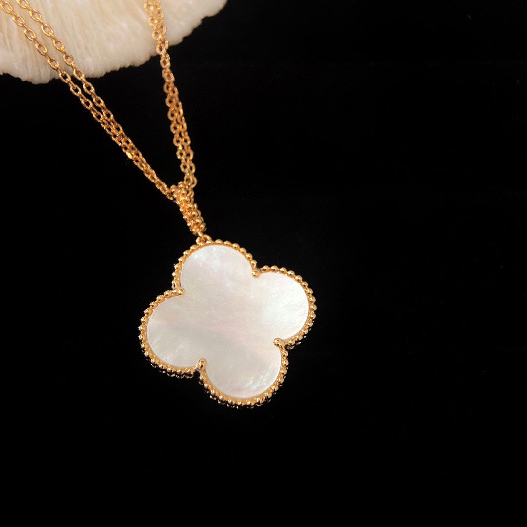 [Regal Gem]CLOVER 25MM MOP LARGE PENDANT NECKLACE