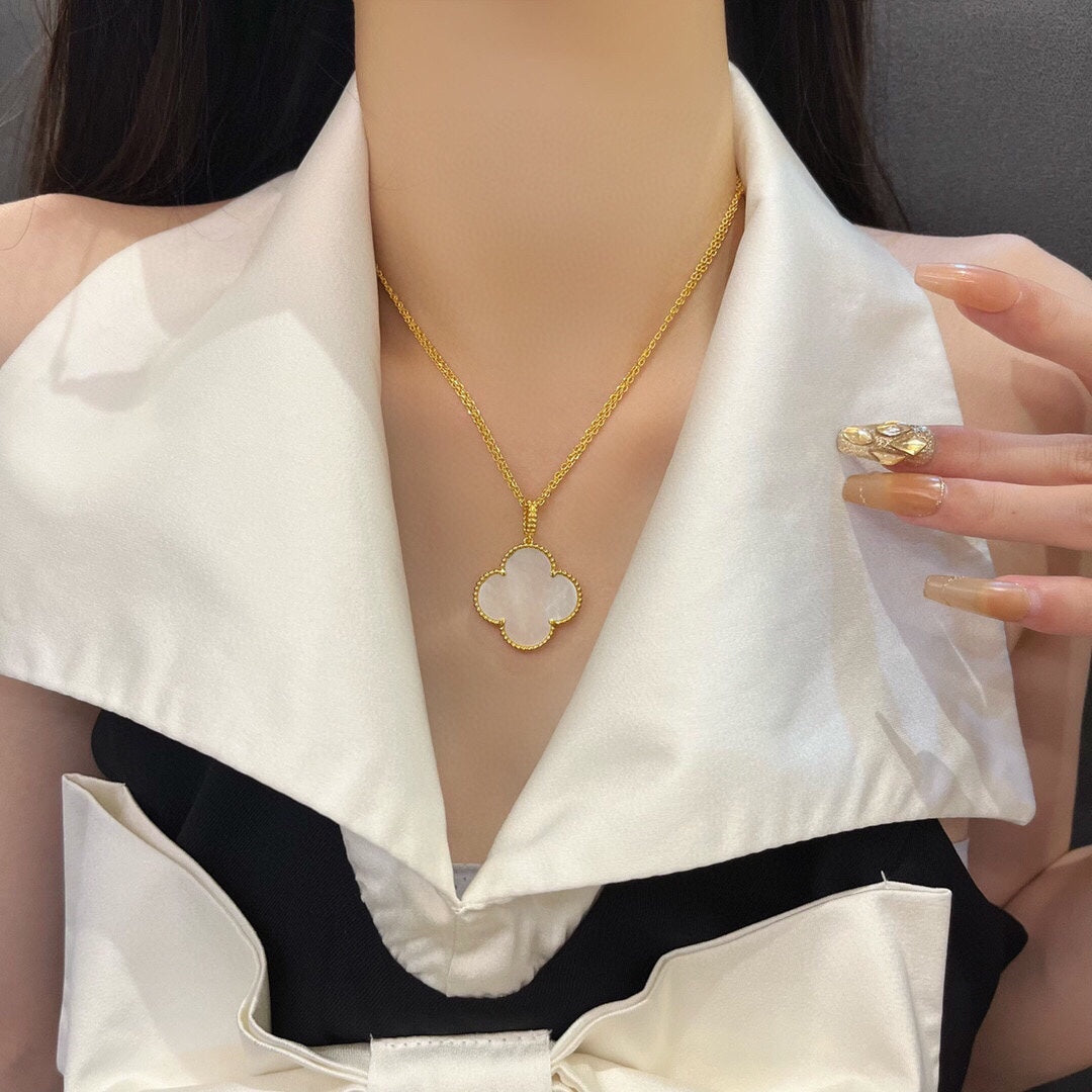 [Regal Gem]CLOVER 25MM MOP LARGE PENDANT NECKLACE