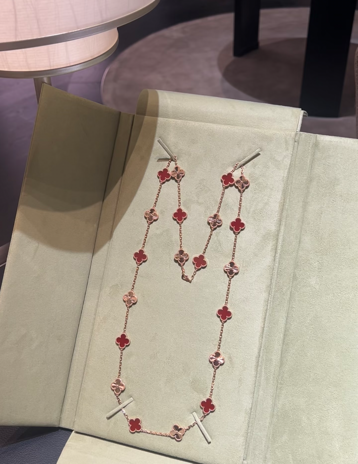 [Regal Gem]CLOVER 20 MOTIFS LASER CARNELIAN NECKLACE